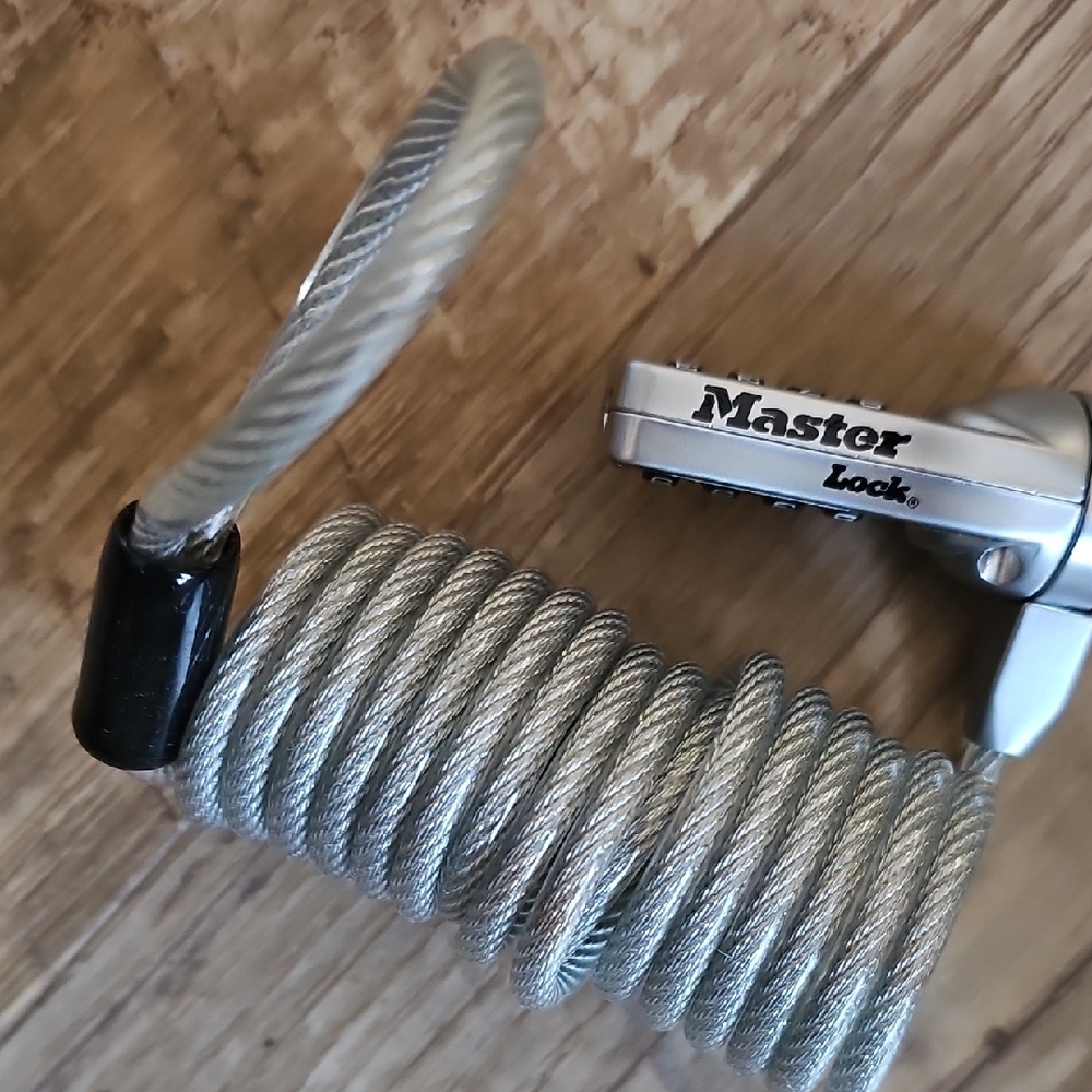 Master Lock Silver Laptop Cable Lock - Picture 3 of 3